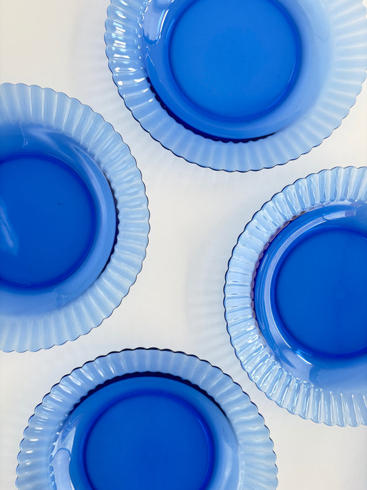 Set of 4 deep plates and 1 serving bowl