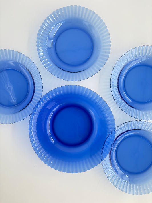 Set of 4 deep plates and 1 serving bowl