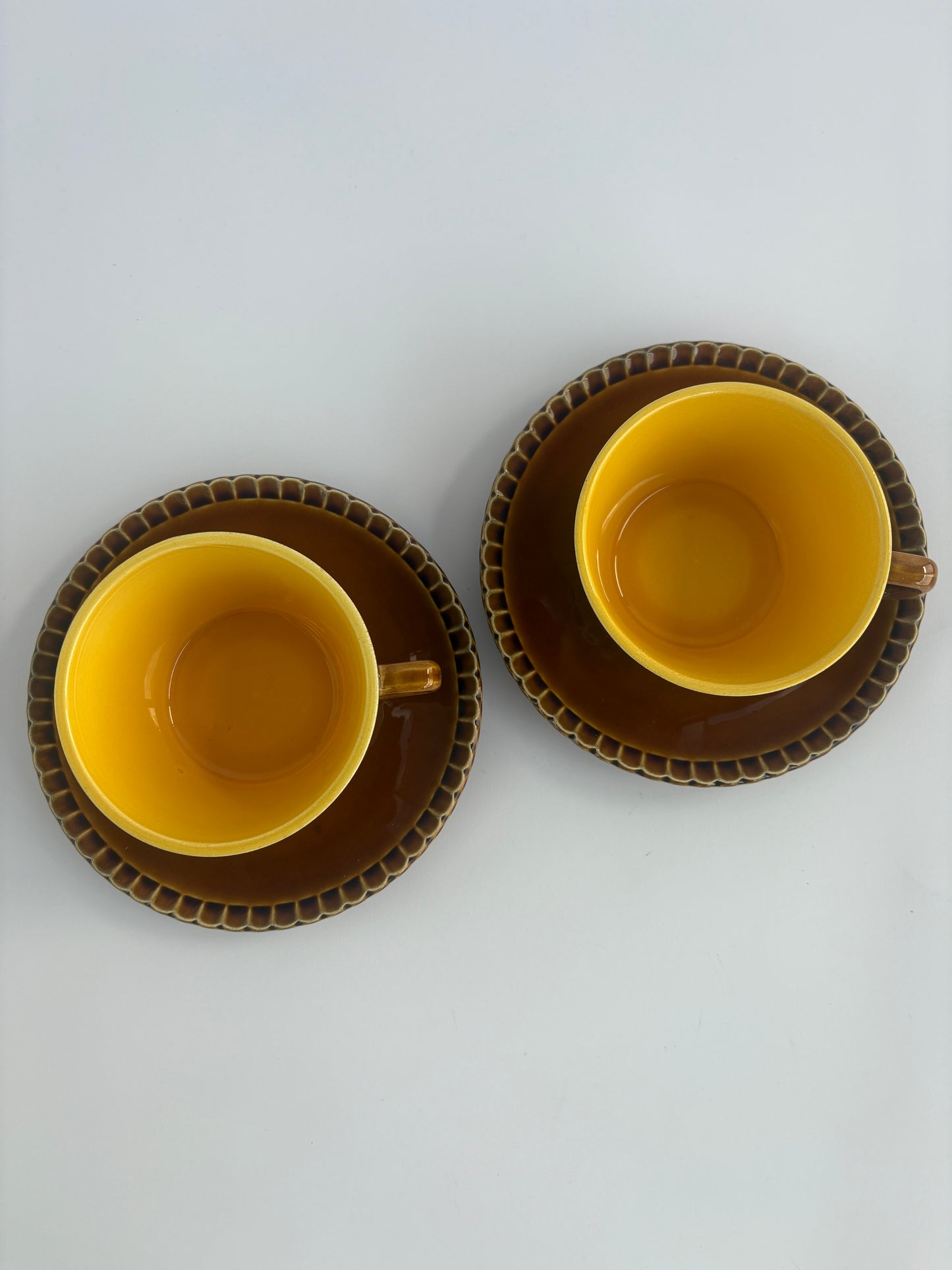 Set of 2 large cups with saucers