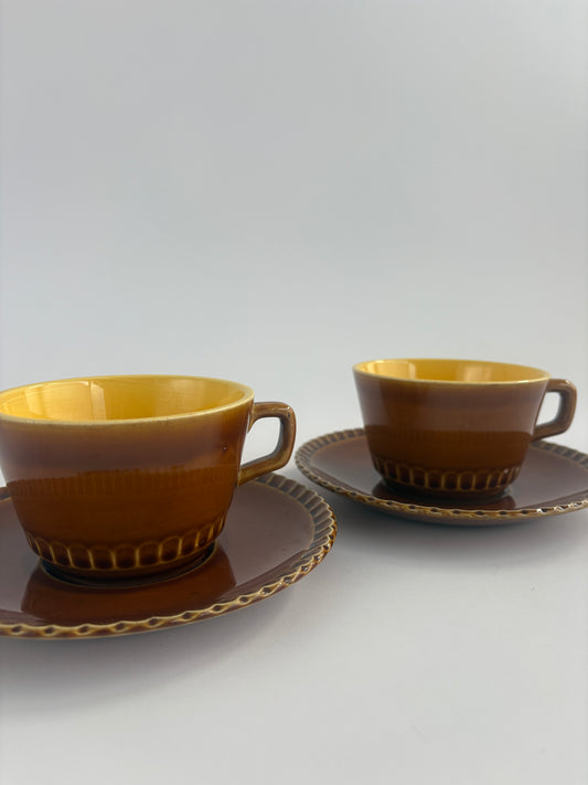 Set of 2 large cups with saucers