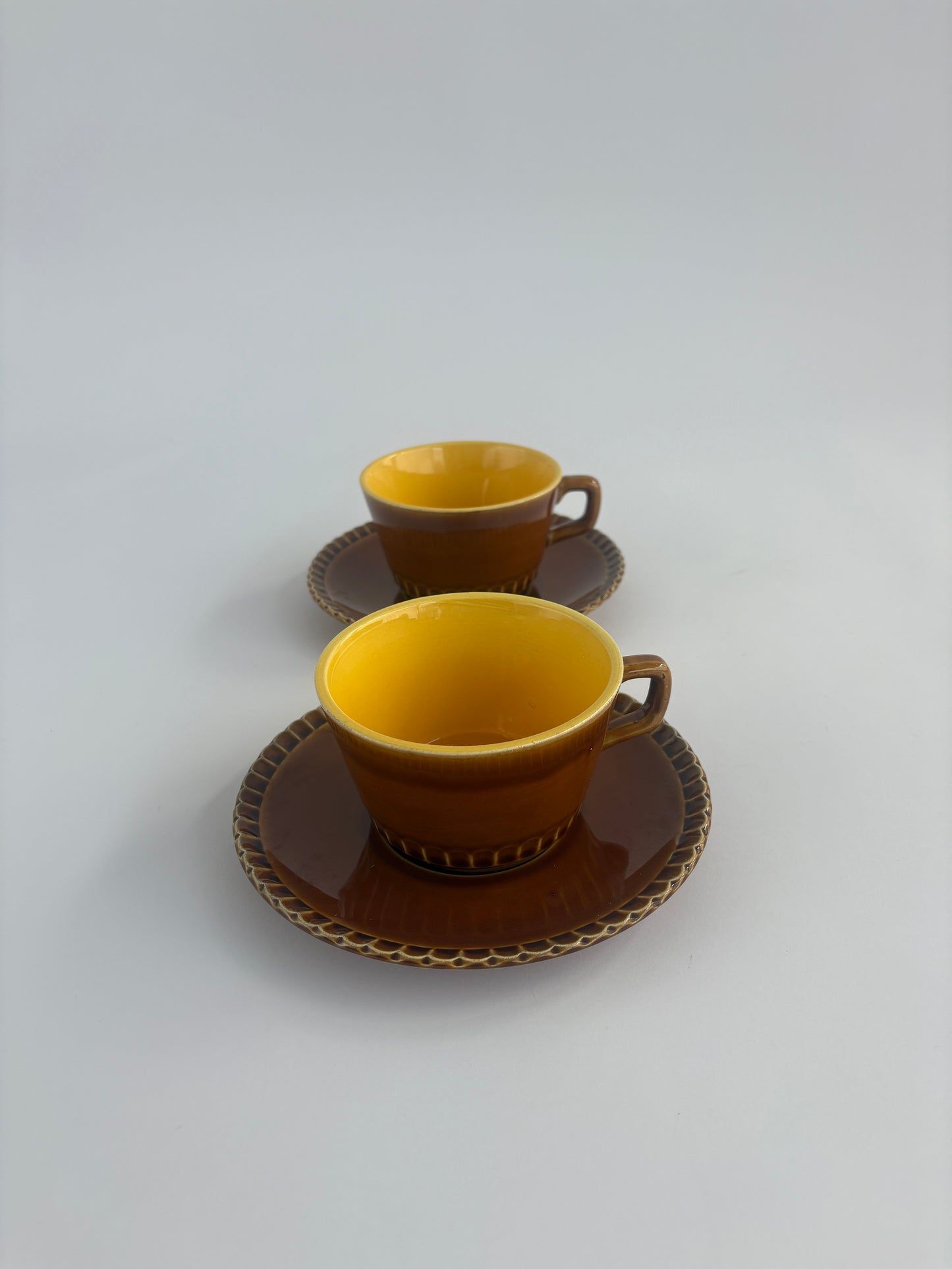 Set of 2 large cups with saucers
