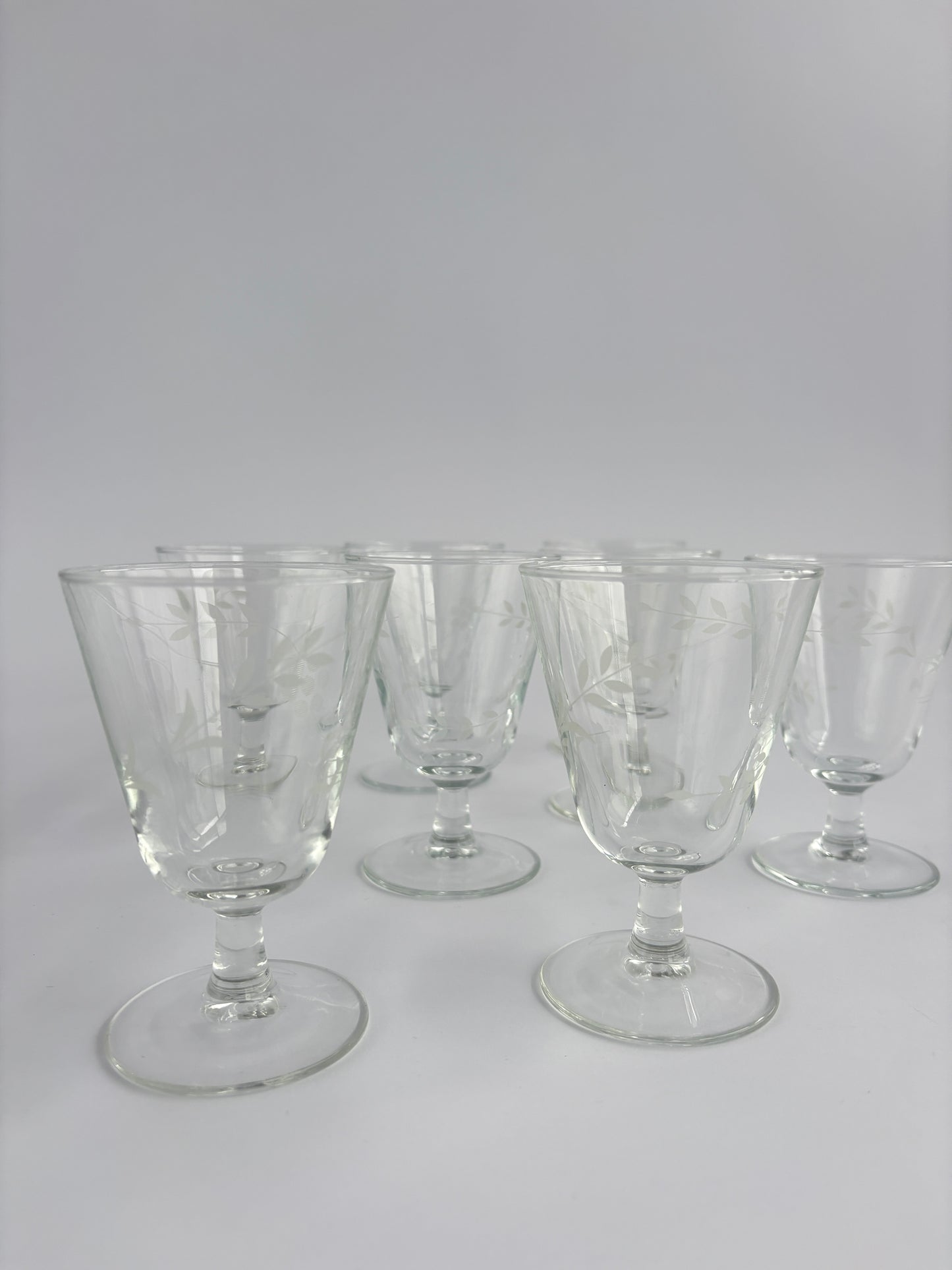 Set of 8 wine glasses