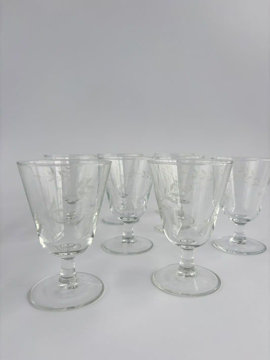 Set of 8 wine glasses
