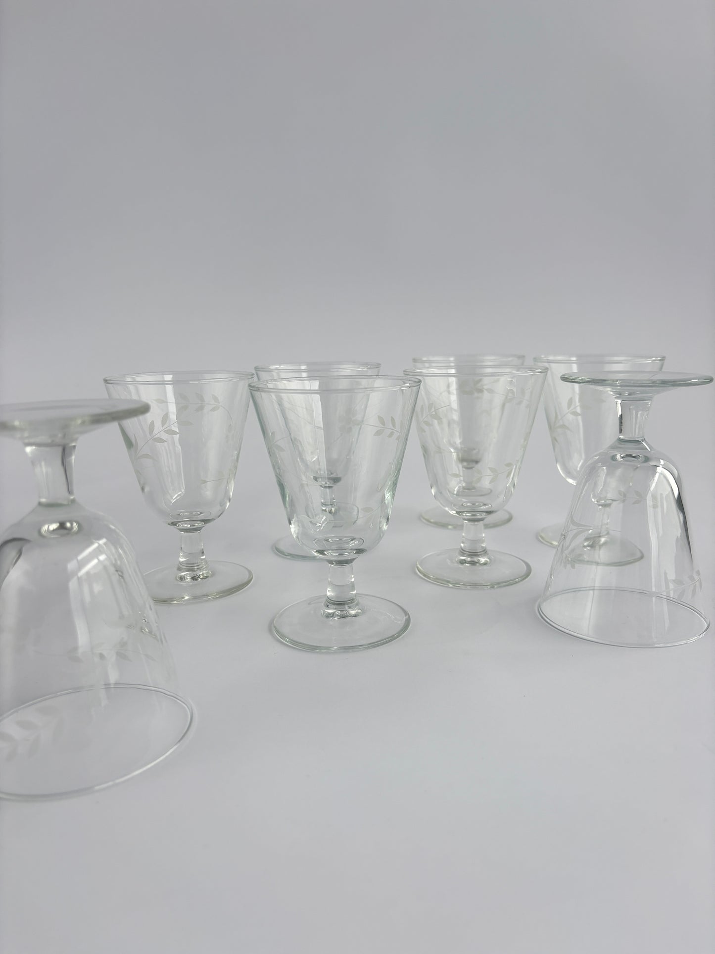 Set of 8 wine glasses