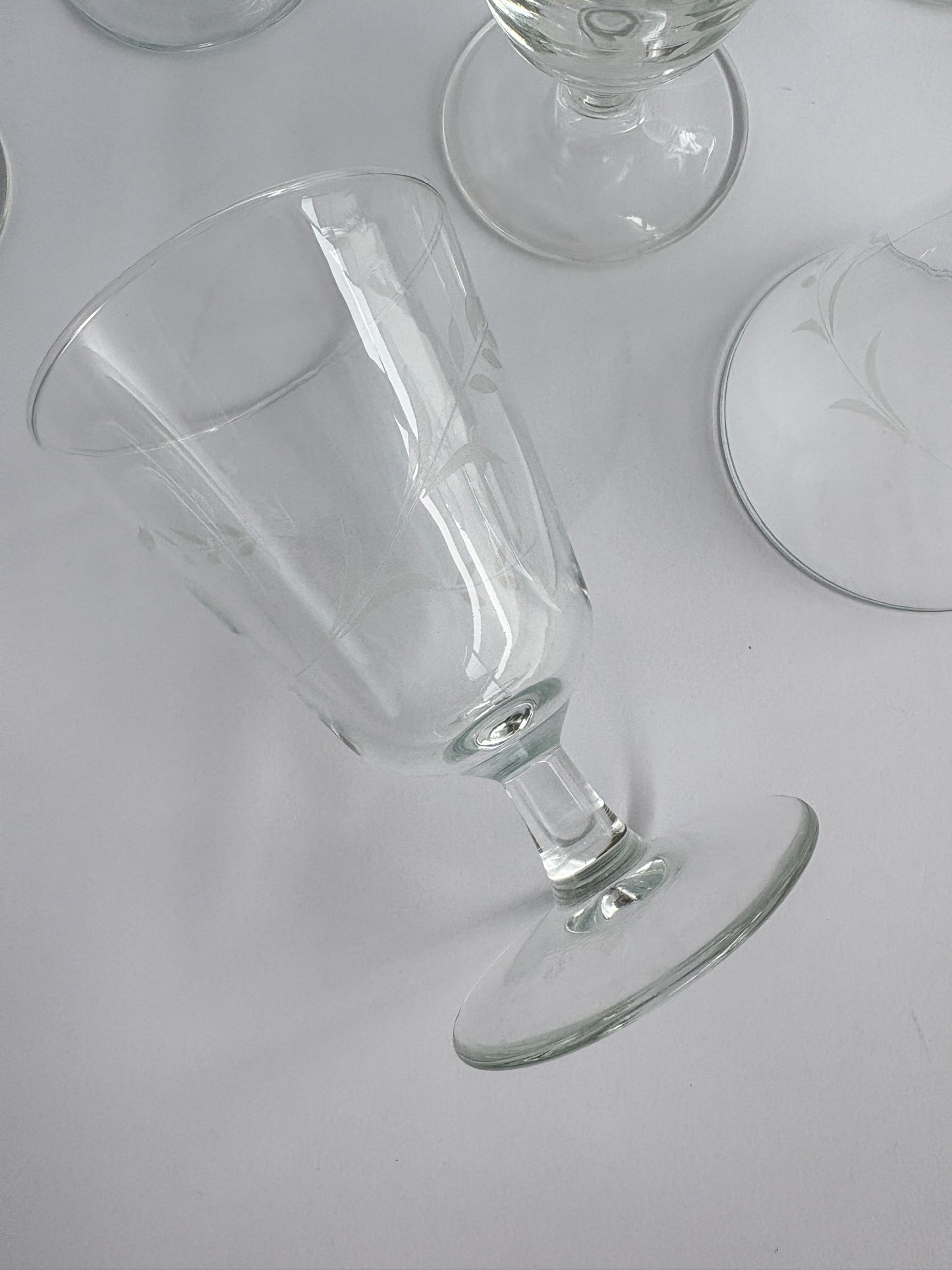 Set of 8 wine glasses