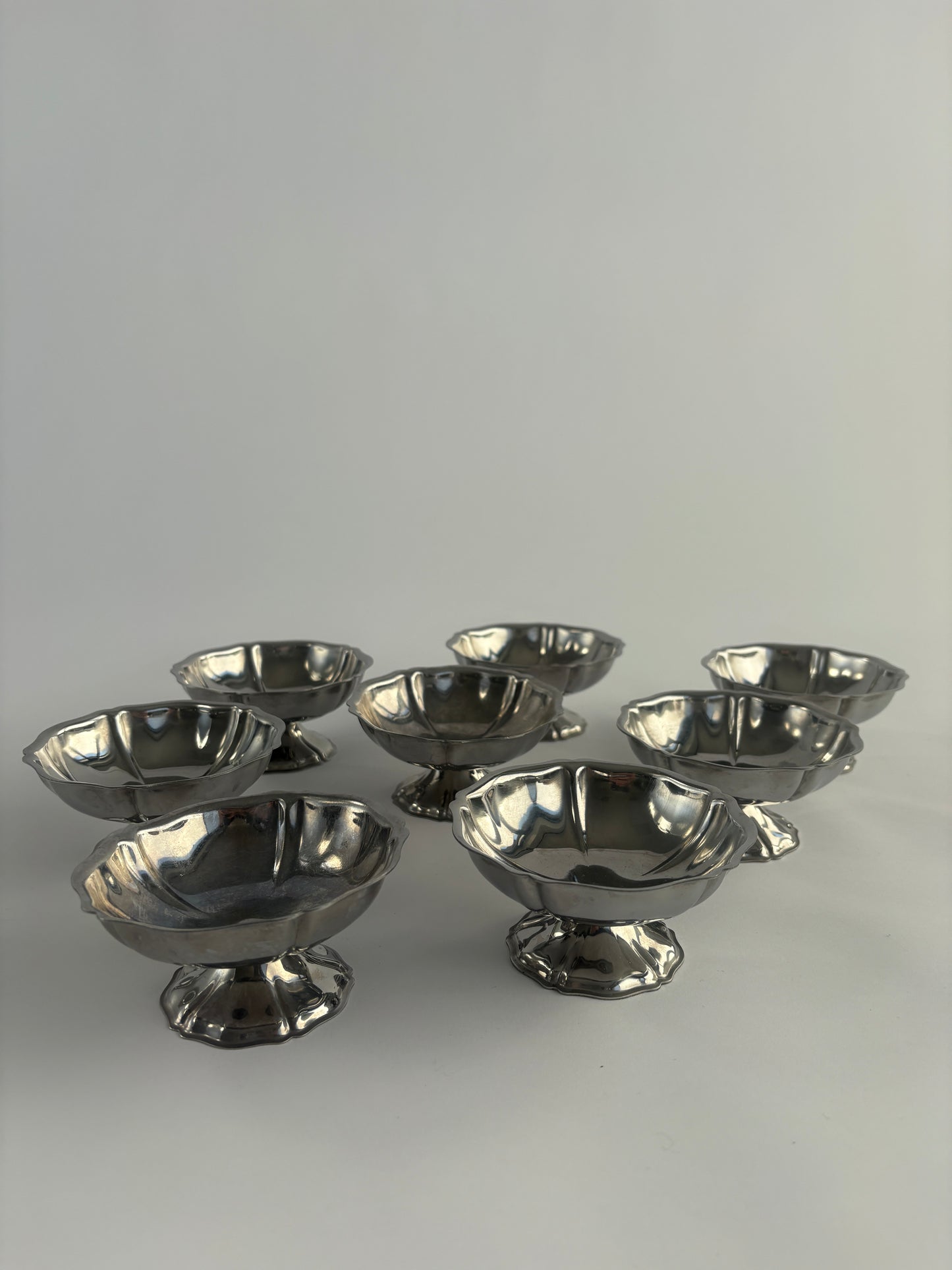 Set of 8 wide flower coupes